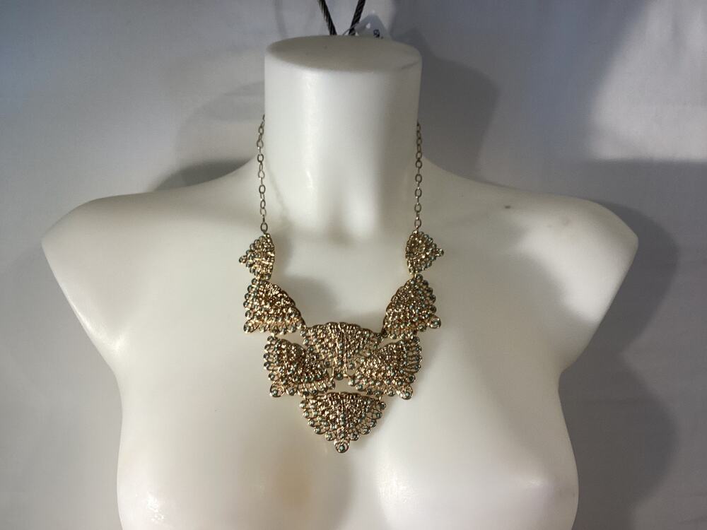2120 NWOT Stony 18" gold necklace with blue beads and lobster clasp